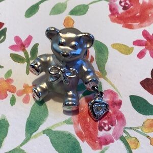 “GIGI GUSTI” TEDDY BEAR 🧸 PIN, 3D Silver-tone Matte Metal Finish, Signed “GUSTI”